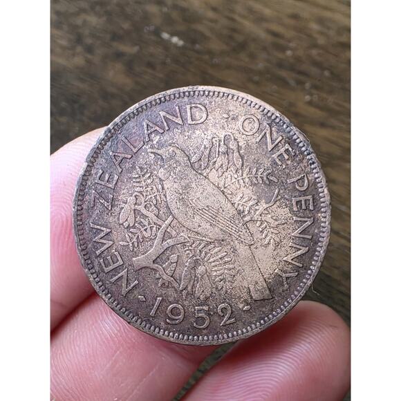 1952 New Zealand One 1 Penny Tui Bird Coin VF+ 13 - Picture 3 of 16